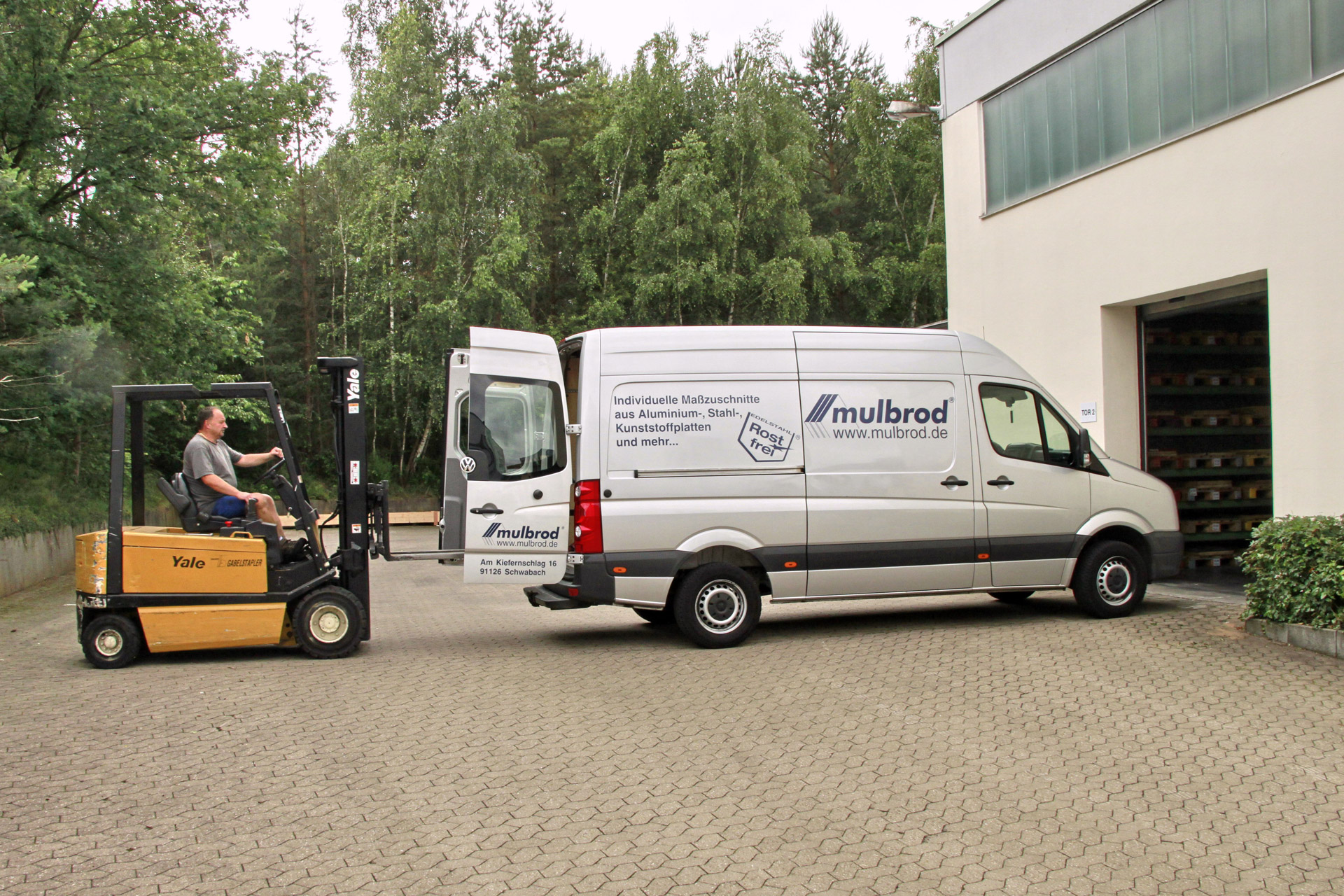 BRODA mulbrod GmbH & Co. KG - Plattenzuschnitte werden verladen